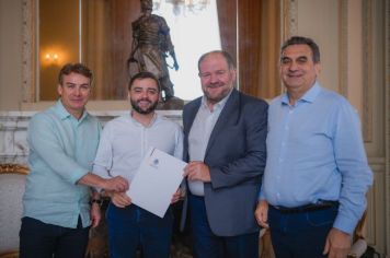 Prefeito Germano Stevens se reúne com líderes no Piratini