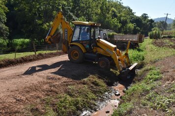 Obras intensifica melhoria em estradas do interior