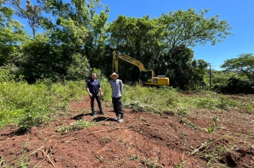 Serviço de escavadeira beneficia mais de 130 produtores rurais em Imigrante 