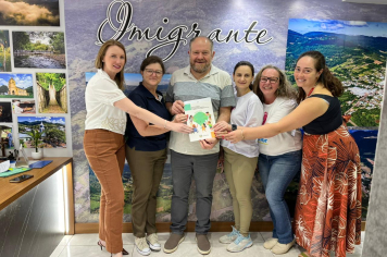 Prefeito Germano Stevens recebe equipe do PIM para entrega do Plano Estadual pela Primeira Infância