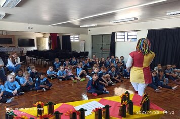 EMEF Santo Antônio realiza Sarau Literário em homenagem a Monteiro Lobato