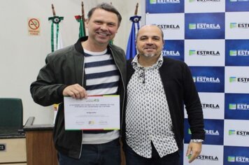 Imigrante recebe certificado de adesão ao Sistema Estadual de Cultura