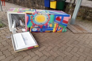 Vandalismo foi praticado contra gelateca