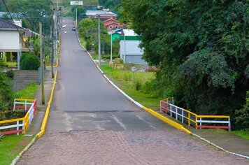 Placas de alteração de estacionamento são instaladas no Bairro Esperança