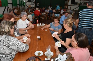 Carteado reúne cerca de 150 pessoas