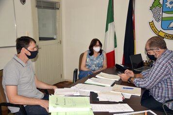 Encontro com coordenadora da 3ª CRE para ampliar parcerias