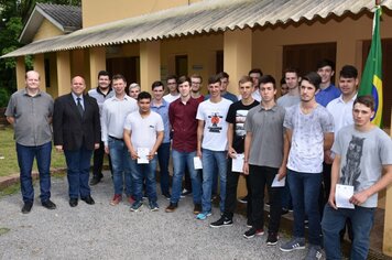 Jovens prestaram o Juramento à Bandeira no dia 19 em Imigrante