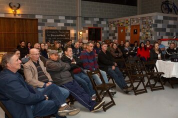 Empreendedores acompanham palestra sobre case de sucesso no turismo