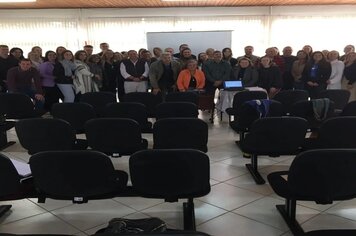 Secretária de Saúde participa de reunião do Cosems