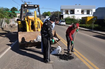 Obras realiza tapa-buracos