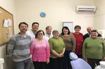 Imigrante inicia entrega de próteses dentárias
