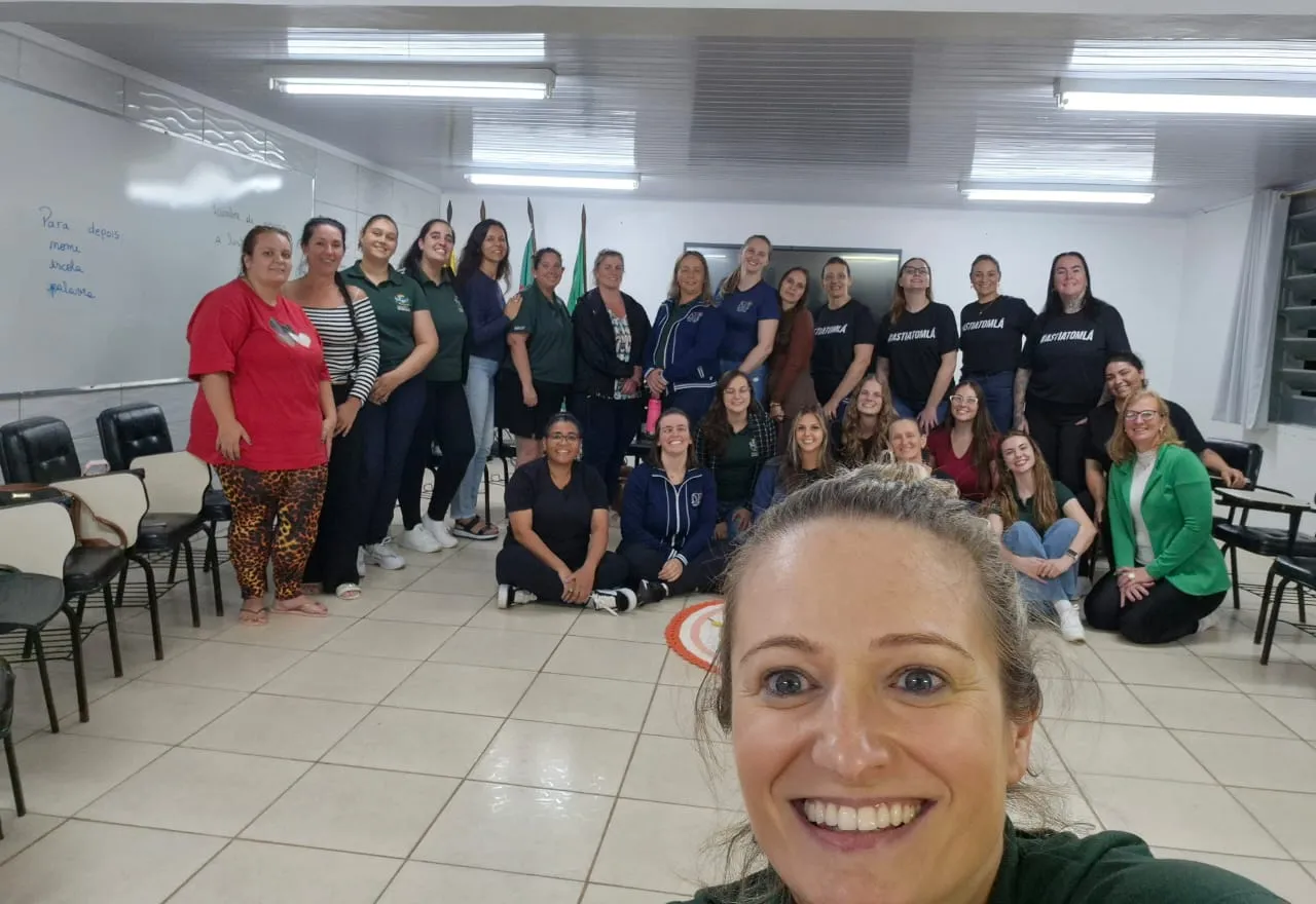 Formação continuada fortalece o papel dos monitores escolares de Imigrante