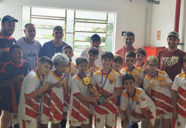 Escolinha de Futebol conquista títulos