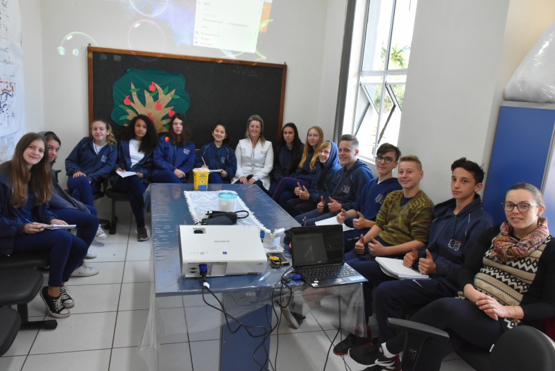 Hipertensão e diabetes pautam conversa entre alunos e profissionais da saúde