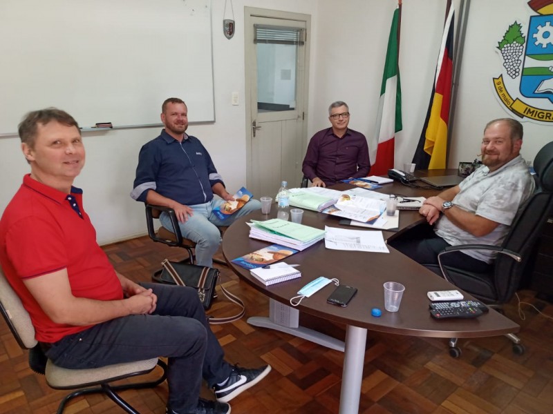 Reunião com Amigo Internet e Ávato visa melhorias no fornecimento de sinal