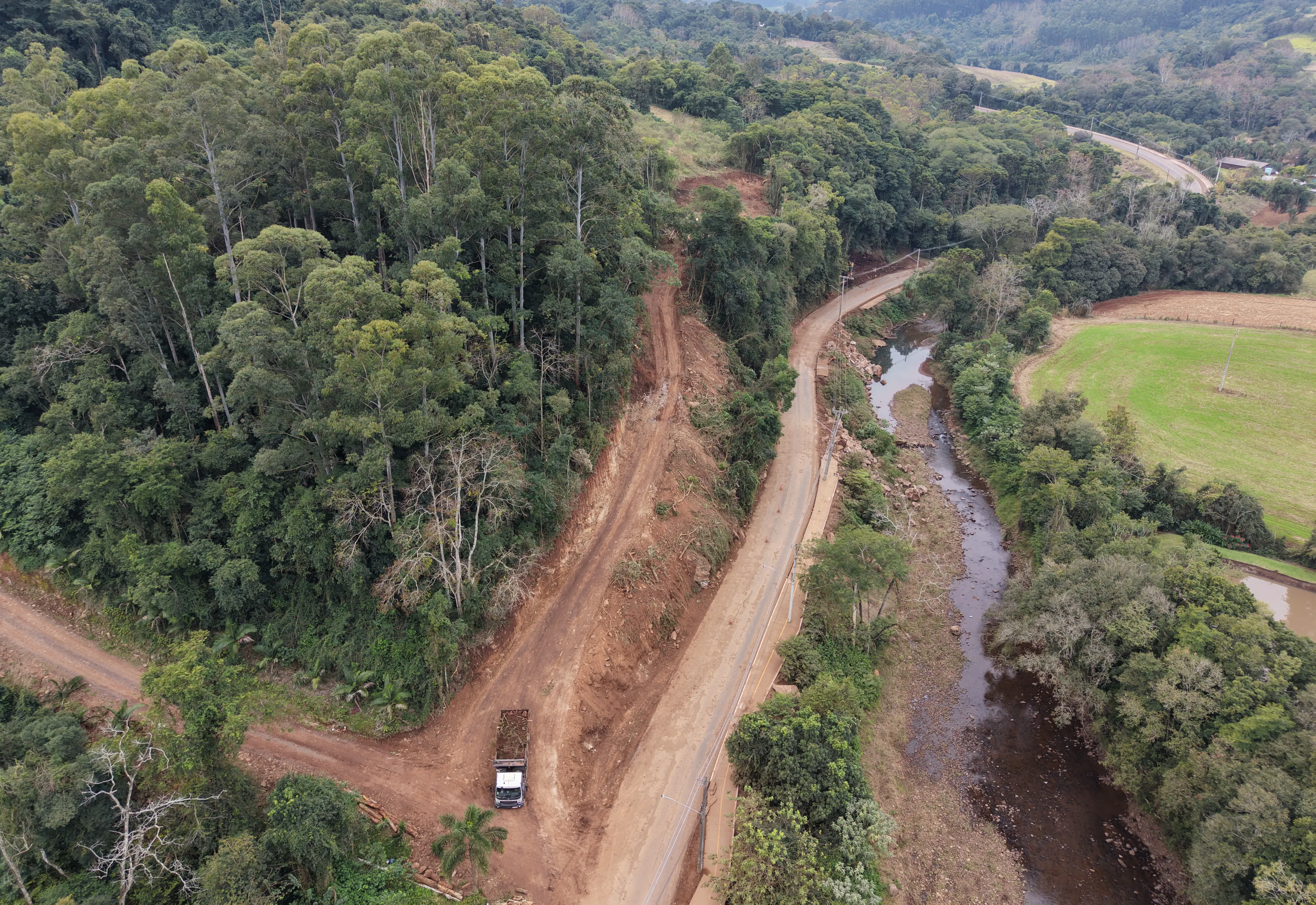 Obras no Perau: trânsito em pare e siga com desvios pela Linha Michels e Linha Imhoff