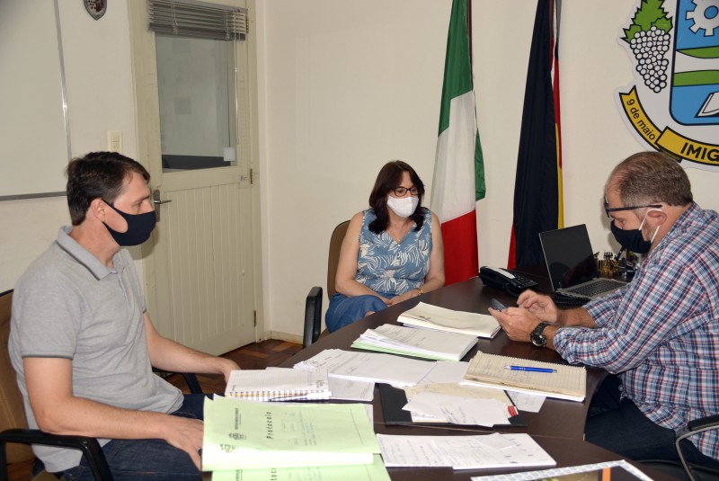 Encontro com coordenadora da 3ª CRE para ampliar parcerias