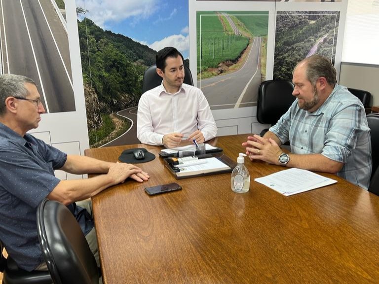 Germano Stevens vai ao Daer tratar do recapeamento da VRS-863